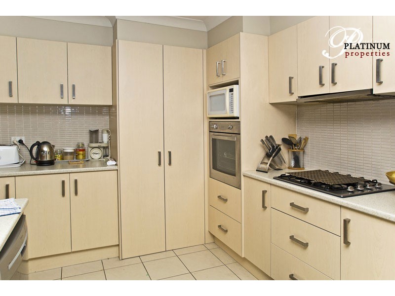 24 Stringybark Dr, Molendinar QLD 4214