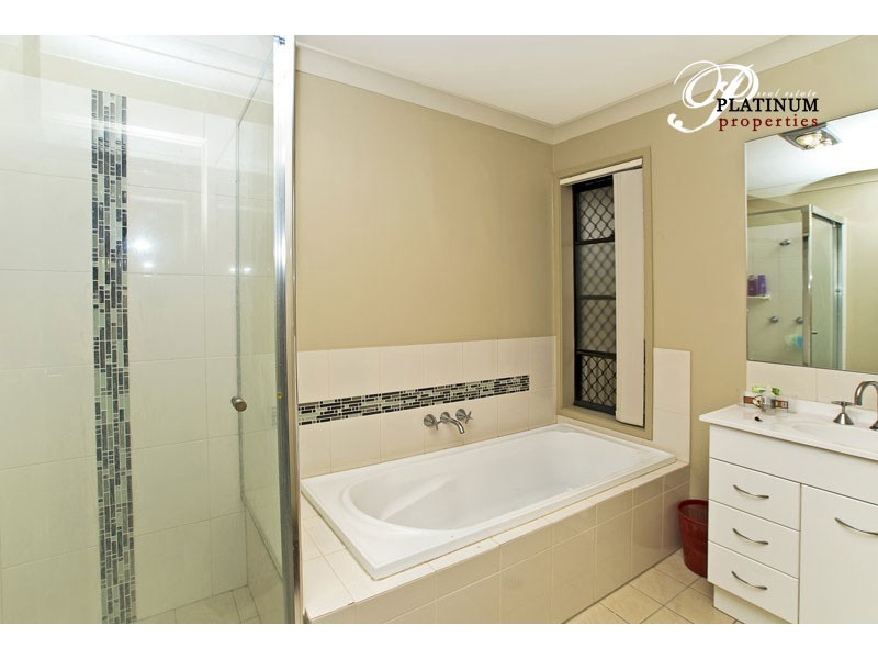 24 Stringybark Dr, Molendinar QLD 4214