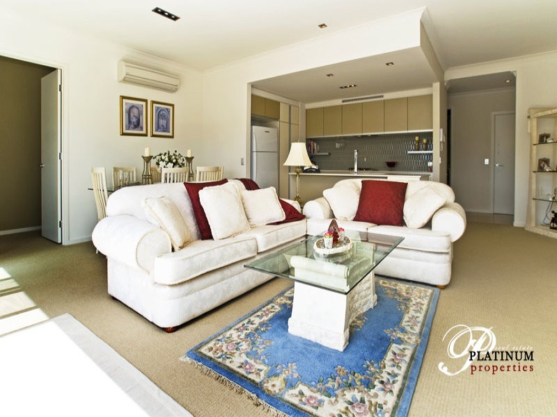 3202/3030 The Boulevard, Carrara QLD 4211