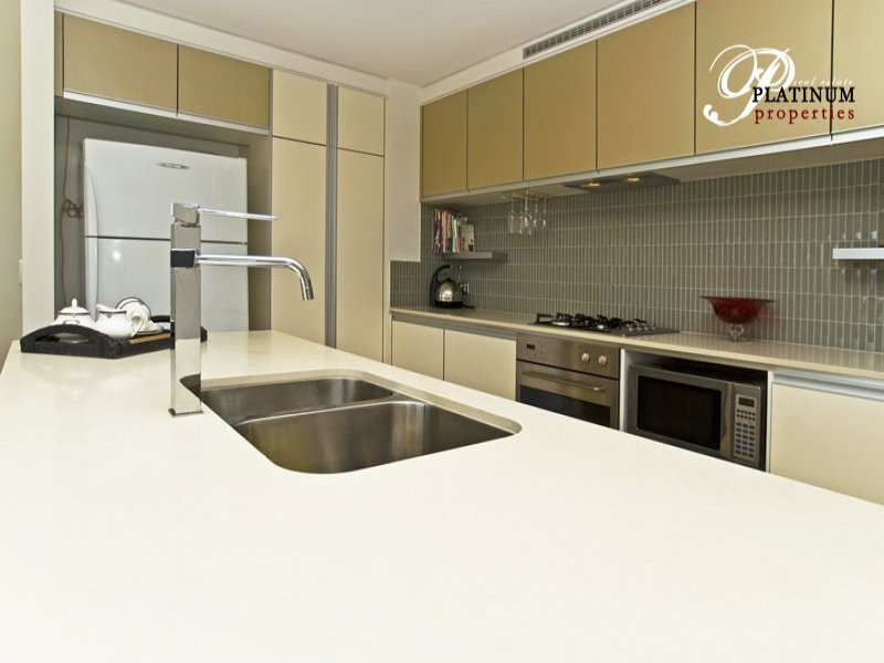 3202/3030 The Boulevard, Carrara QLD 4211