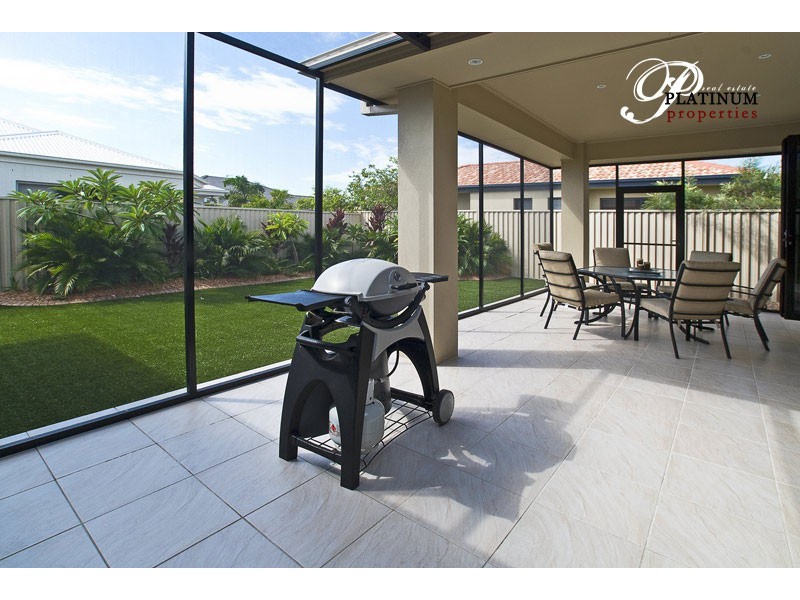 19 Costa Del Sol Ave, Runaway Bay QLD 4216