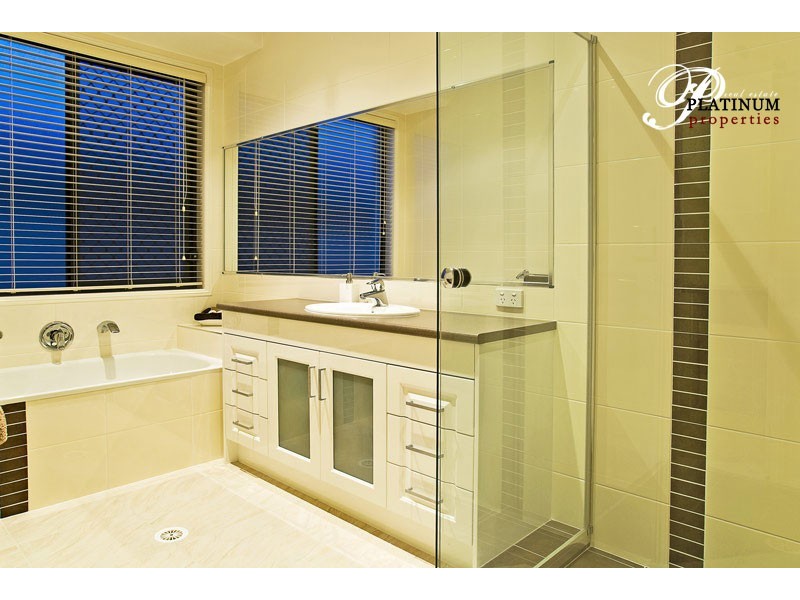 19 Costa Del Sol Ave, Runaway Bay QLD 4216