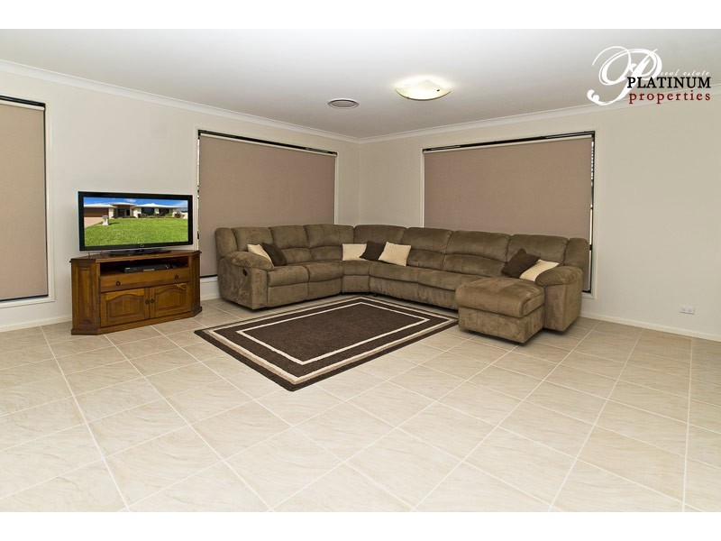 19 Costa Del Sol Ave, Runaway Bay QLD 4216