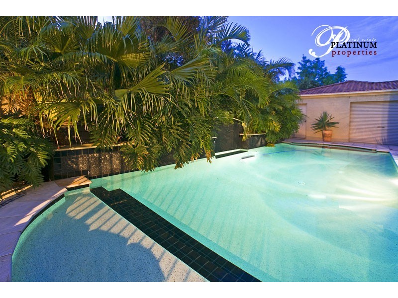 44 Crestwood Drive, Molendinar QLD 4214