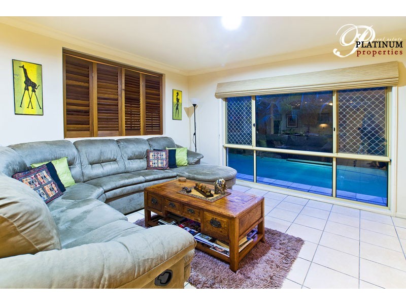 44 Crestwood Drive, Molendinar QLD 4214