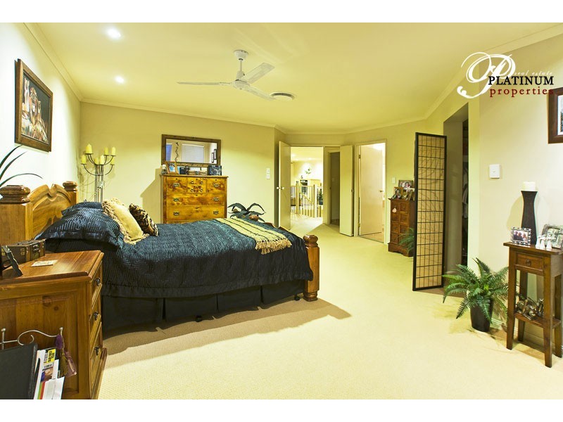 44 Crestwood Drive, Molendinar QLD 4214