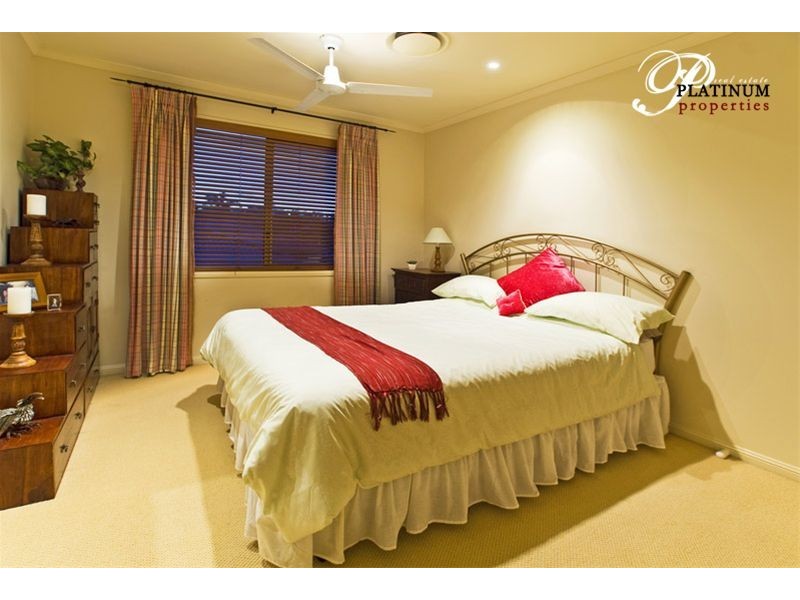 44 Crestwood Drive, Molendinar QLD 4214