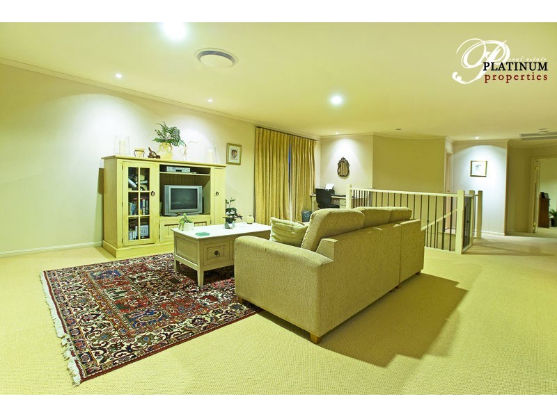 44 Crestwood Drive, Molendinar QLD 4214