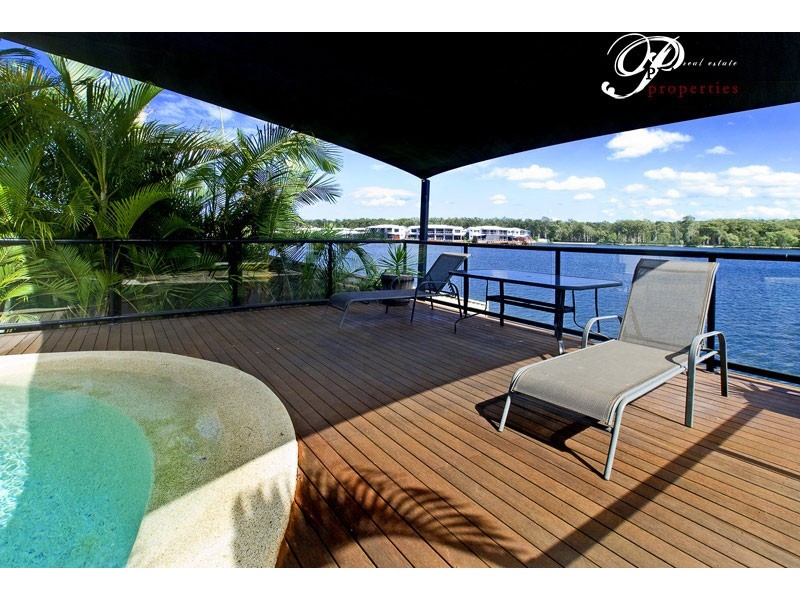 9 Manacor Place, Runaway Bay QLD 4216