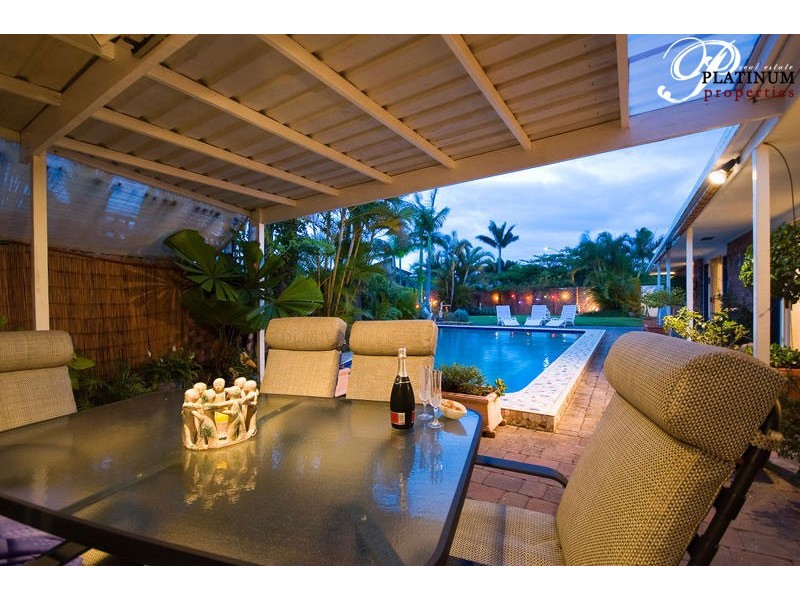 11 Daru Ave, Runaway Bay QLD 4216