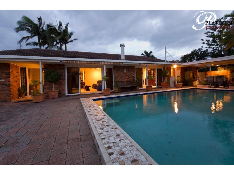 11 Daru Ave, Runaway Bay QLD 4216