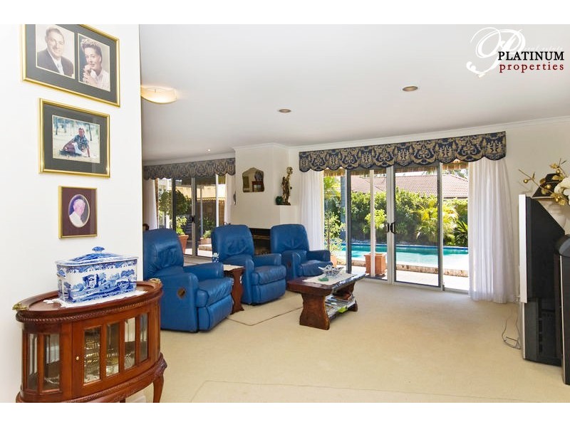 11 Daru Ave, Runaway Bay QLD 4216