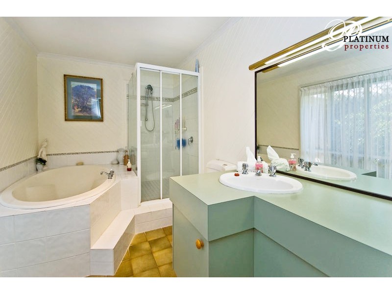 11 Daru Ave, Runaway Bay QLD 4216