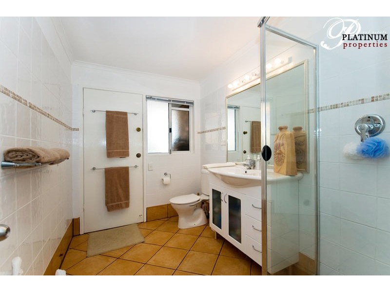 11 Daru Ave, Runaway Bay QLD 4216