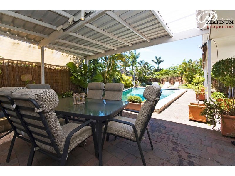 11 Daru Ave, Runaway Bay QLD 4216