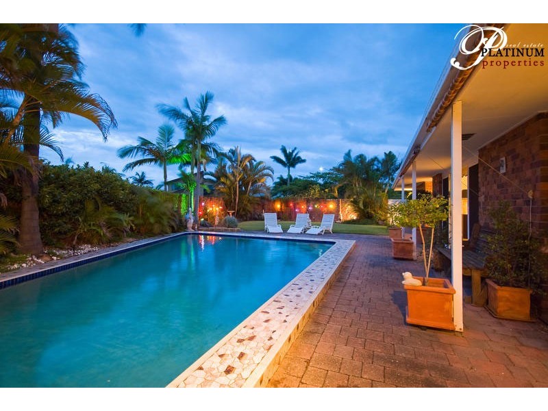 11 Daru Ave, Runaway Bay QLD 4216