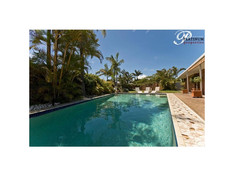 11 Daru Ave, Runaway Bay QLD 4216