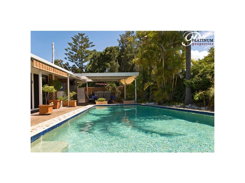 11 Daru Ave, Runaway Bay QLD 4216