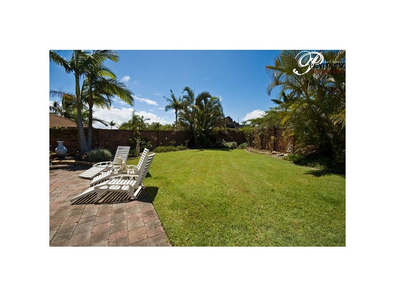 11 Daru Ave, Runaway Bay QLD 4216