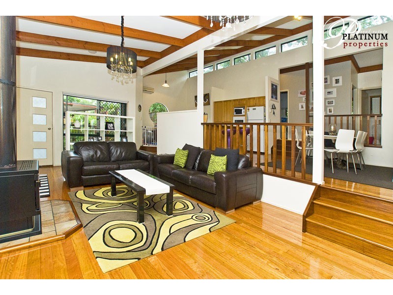 18 Stonehaven Place, Highland Park QLD 4211