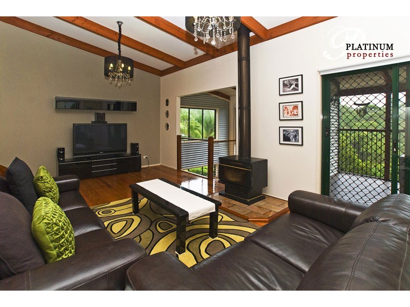 18 Stonehaven Place, Highland Park QLD 4211
