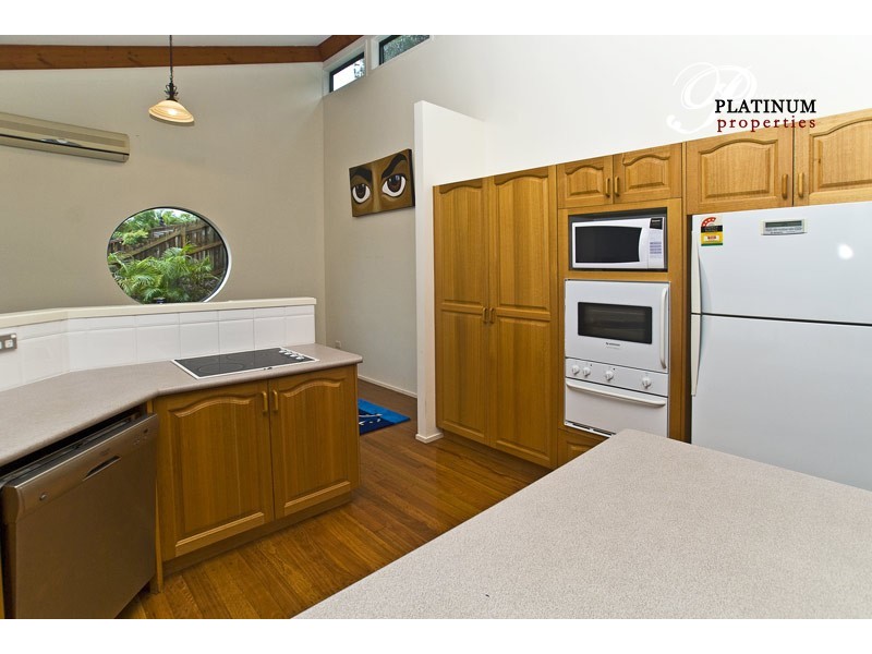 18 Stonehaven Place, Highland Park QLD 4211