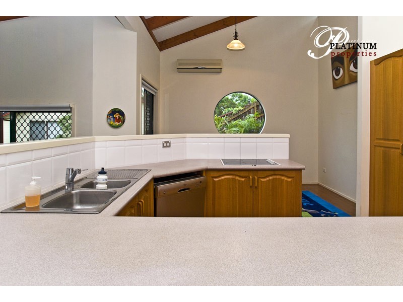 18 Stonehaven Place, Highland Park QLD 4211