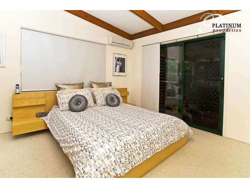 18 Stonehaven Place, Highland Park QLD 4211