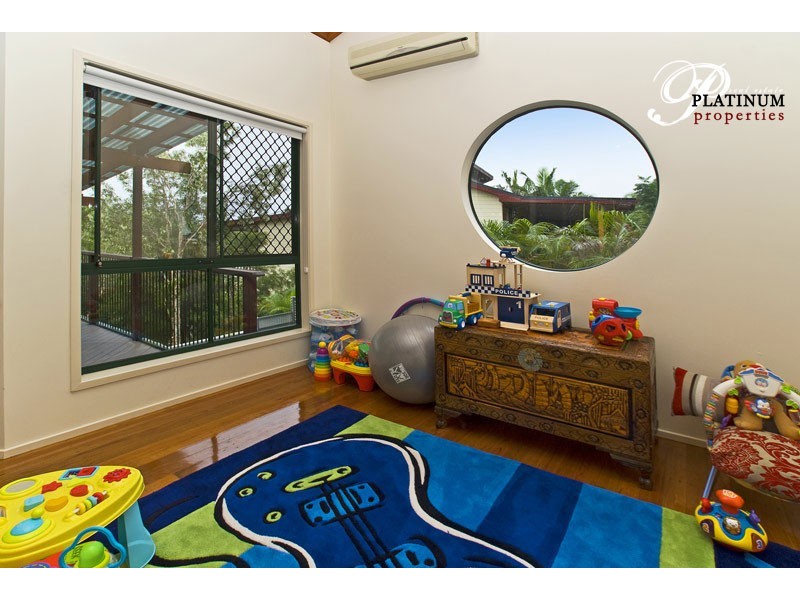 18 Stonehaven Place, Highland Park QLD 4211