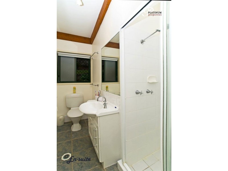 18 Stonehaven Place, Highland Park QLD 4211