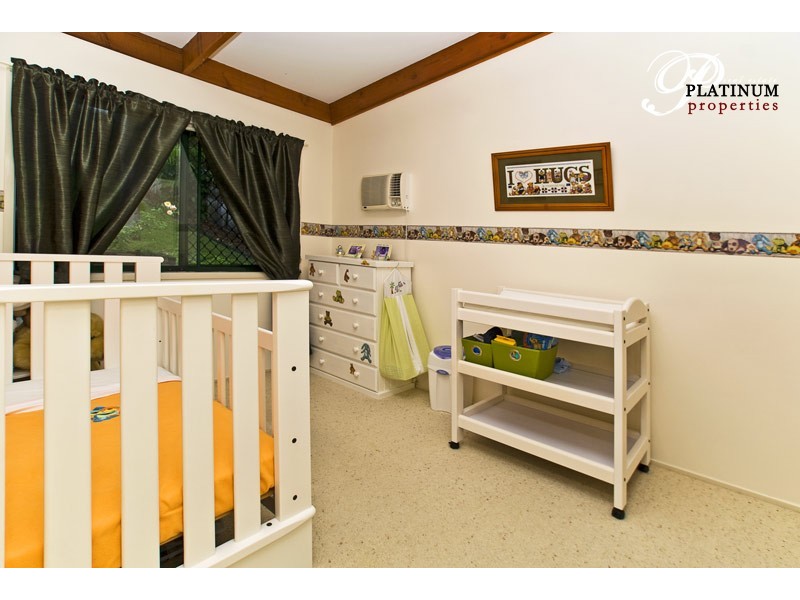 18 Stonehaven Place, Highland Park QLD 4211