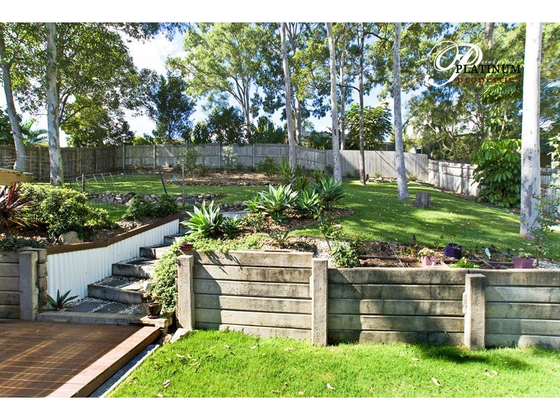 18 Stonehaven Place, Highland Park QLD 4211
