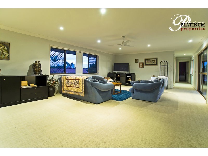 30 Bight Court, Mermaid Waters QLD 4218