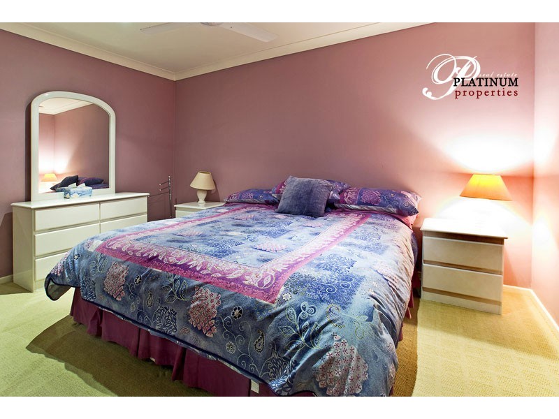 30 Bight Court, Mermaid Waters QLD 4218