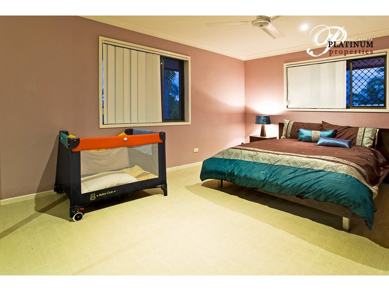 30 Bight Court, Mermaid Waters QLD 4218