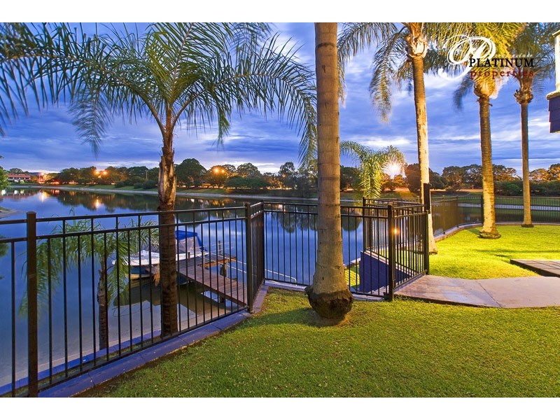 30 Bight Court, Mermaid Waters QLD 4218