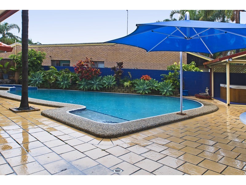 30 Bight Court, Mermaid Waters QLD 4218