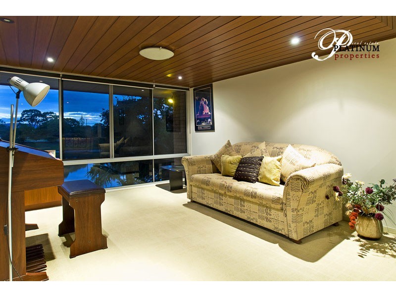 30 Bight Court, Mermaid Waters QLD 4218
