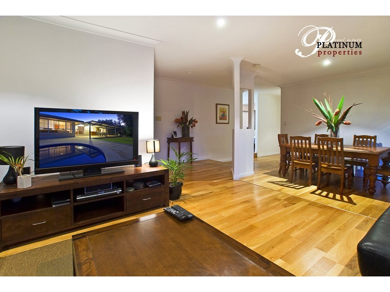 1 Crampton Court, Parkwood QLD 4214