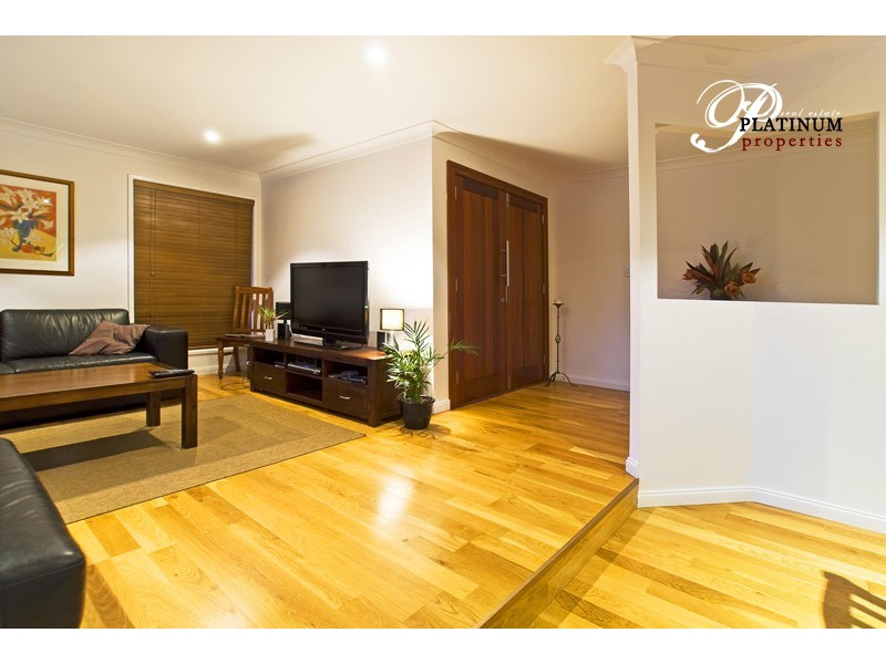 1 Crampton Court, Parkwood QLD 4214