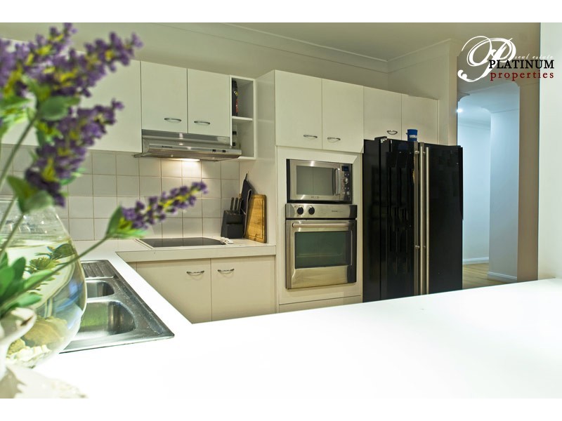 1 Crampton Court, Parkwood QLD 4214