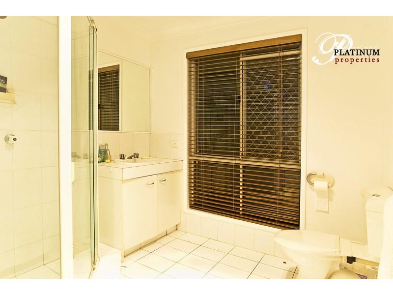 1 Crampton Court, Parkwood QLD 4214