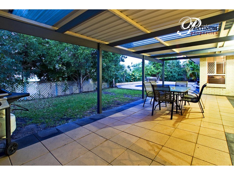 1 Crampton Court, Parkwood QLD 4214