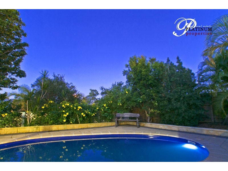 1 Crampton Court, Parkwood QLD 4214