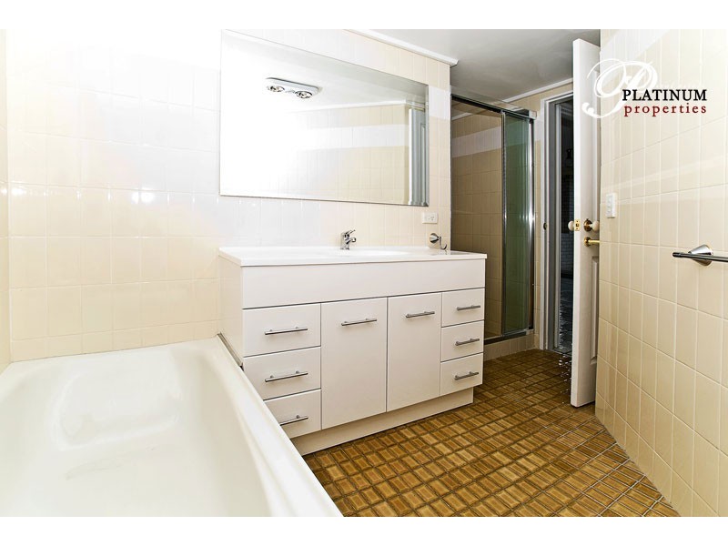 12/249 Bayview Street, Runaway Bay QLD 4216