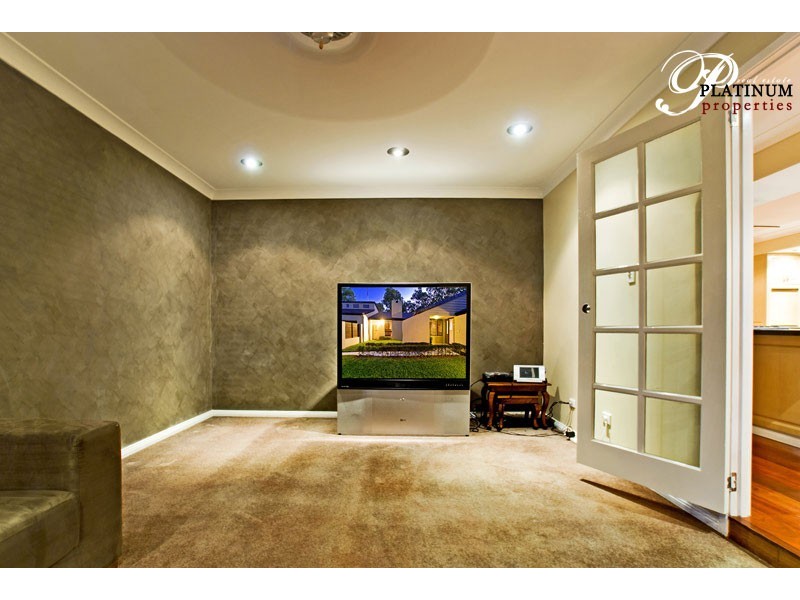 32 Derwent Ave, Helensvale QLD 4212