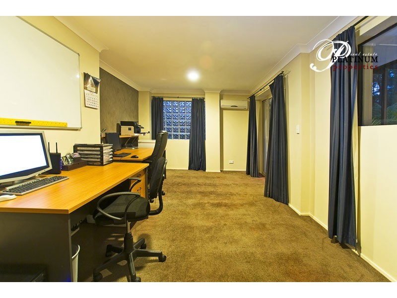 32 Derwent Ave, Helensvale QLD 4212