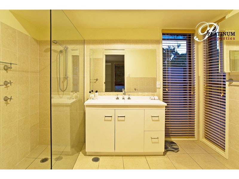 32 Derwent Ave, Helensvale QLD 4212
