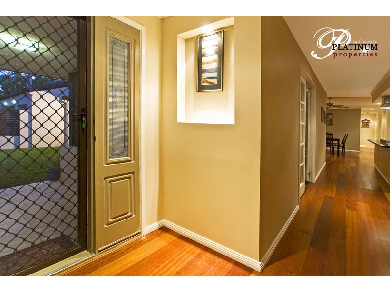 32 Derwent Ave, Helensvale QLD 4212