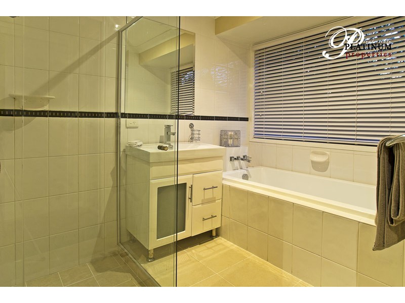 32 Derwent Ave, Helensvale QLD 4212